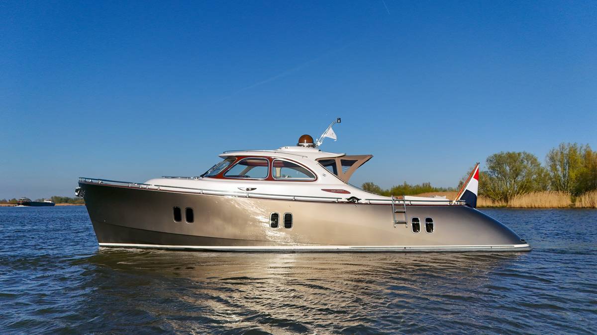 Zeelander Z44 Adriana Lima