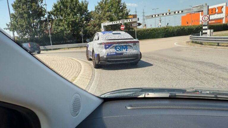 Le foto spia della Alpine A390 nei dintorni di Milano