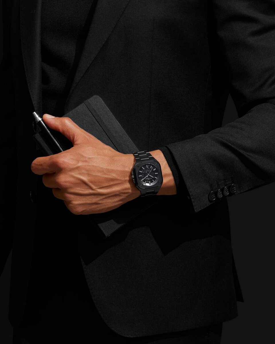 Questa edizione limitata di 500 esemplari è rivestita di una luce completamente nera