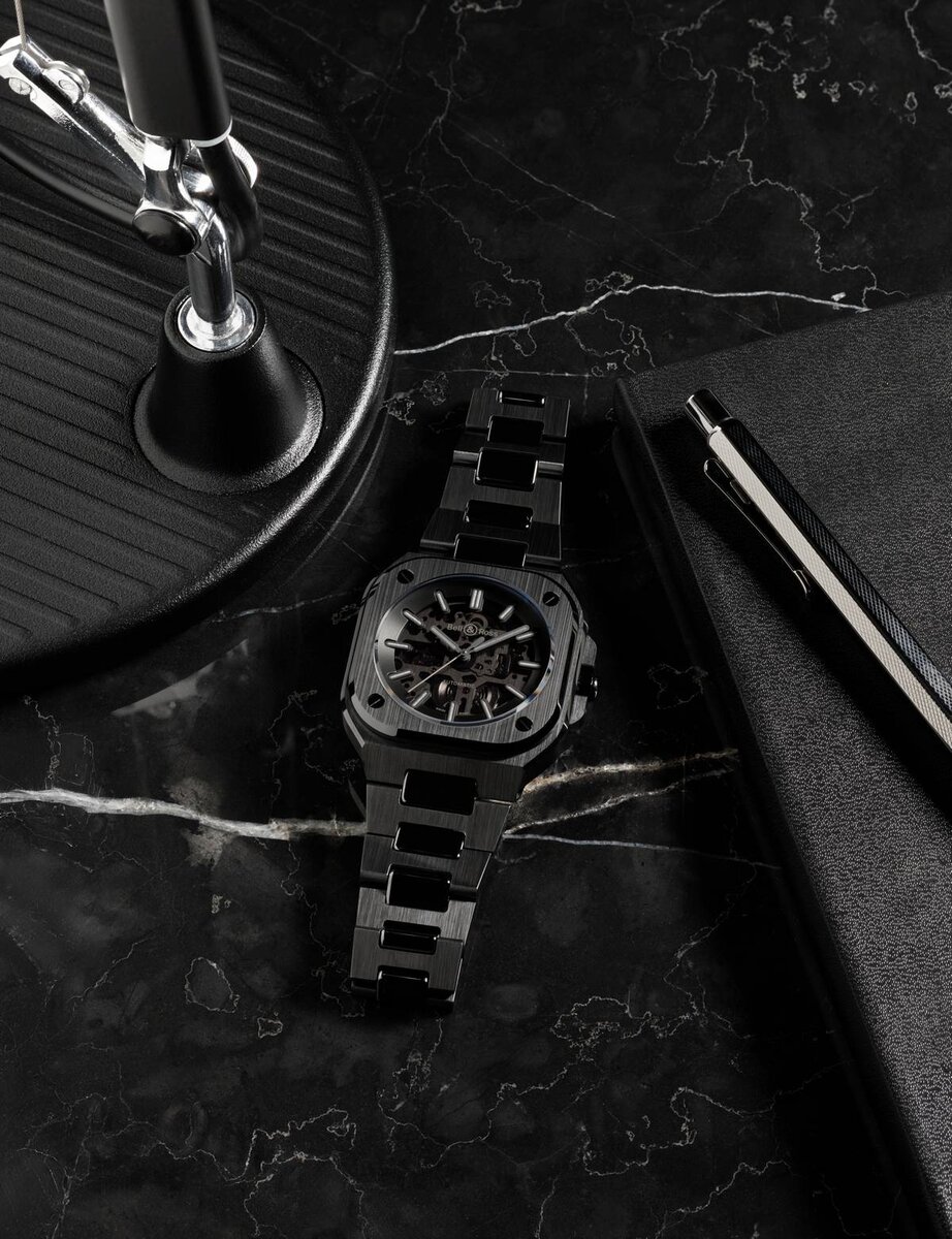 Il quadrante del nuovo BR-05 Skeleton Phantom Ceramic è interamente nero