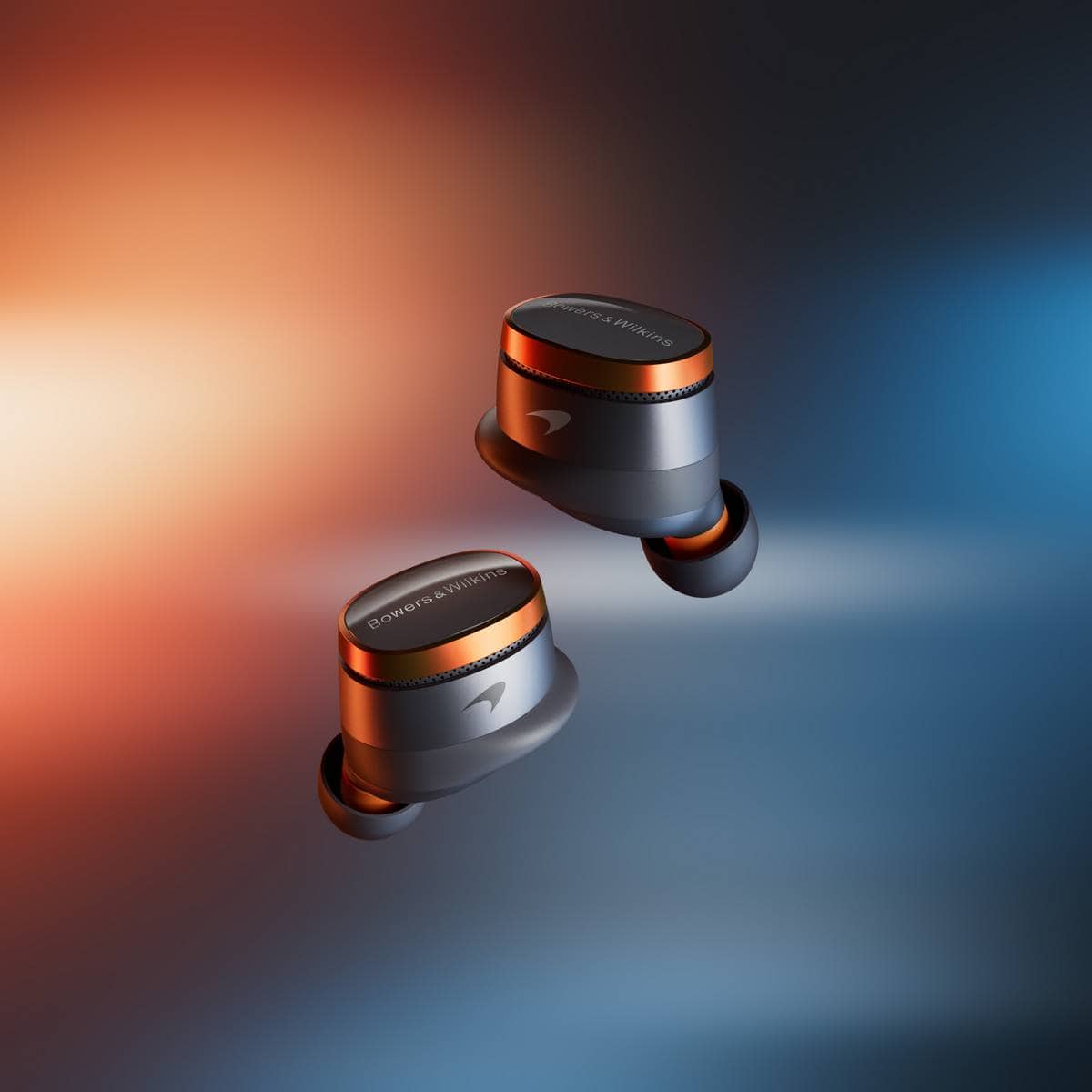 Auricolari Bowers & Wilkins McLaren neri e arancioni, design elegante, in-ear wireless.