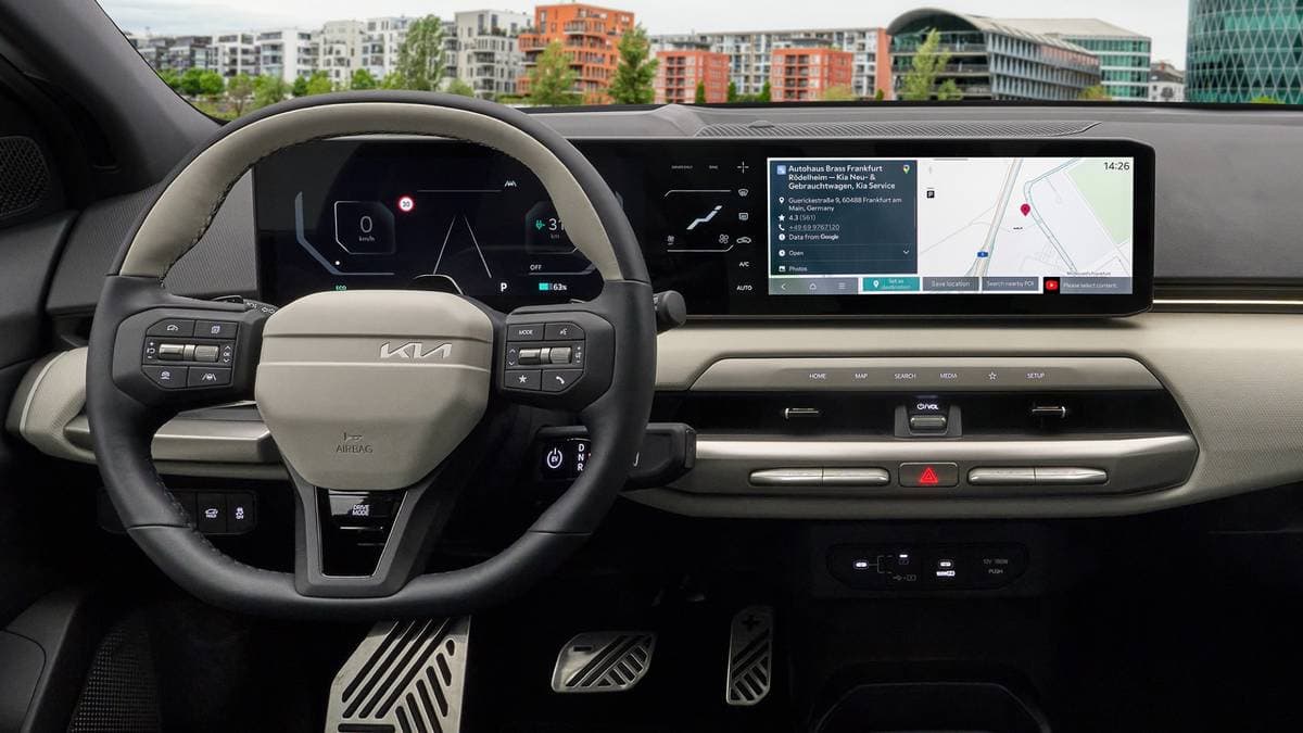 Kia EV4 sarà il primo modello Kia equipaggiato con la nuova funzione Google POI