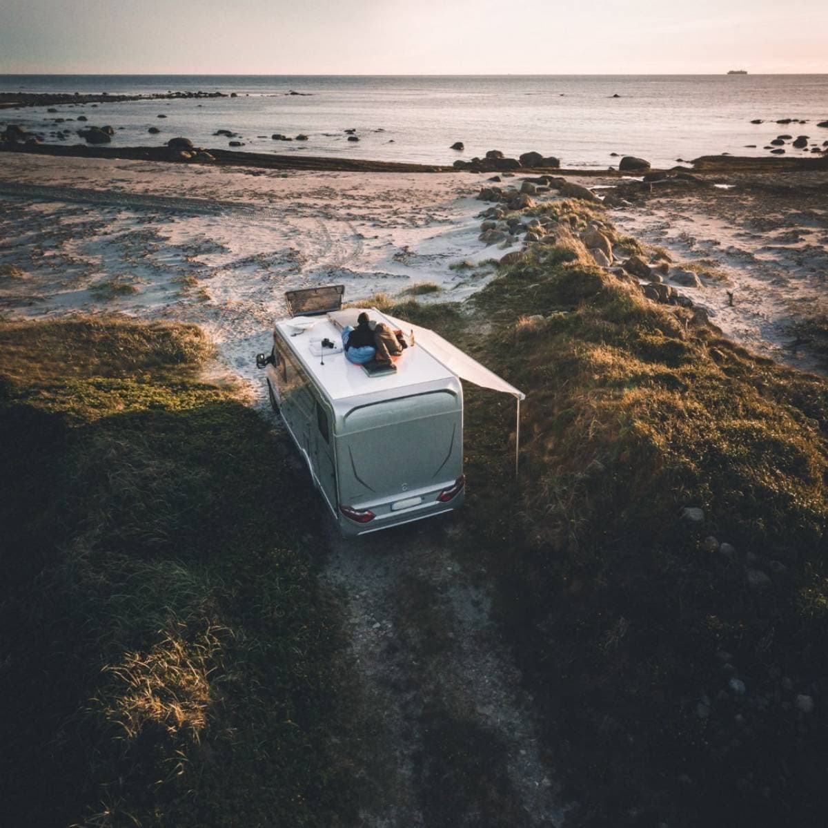 Camper e surf: un’estate sull’onda della libertà