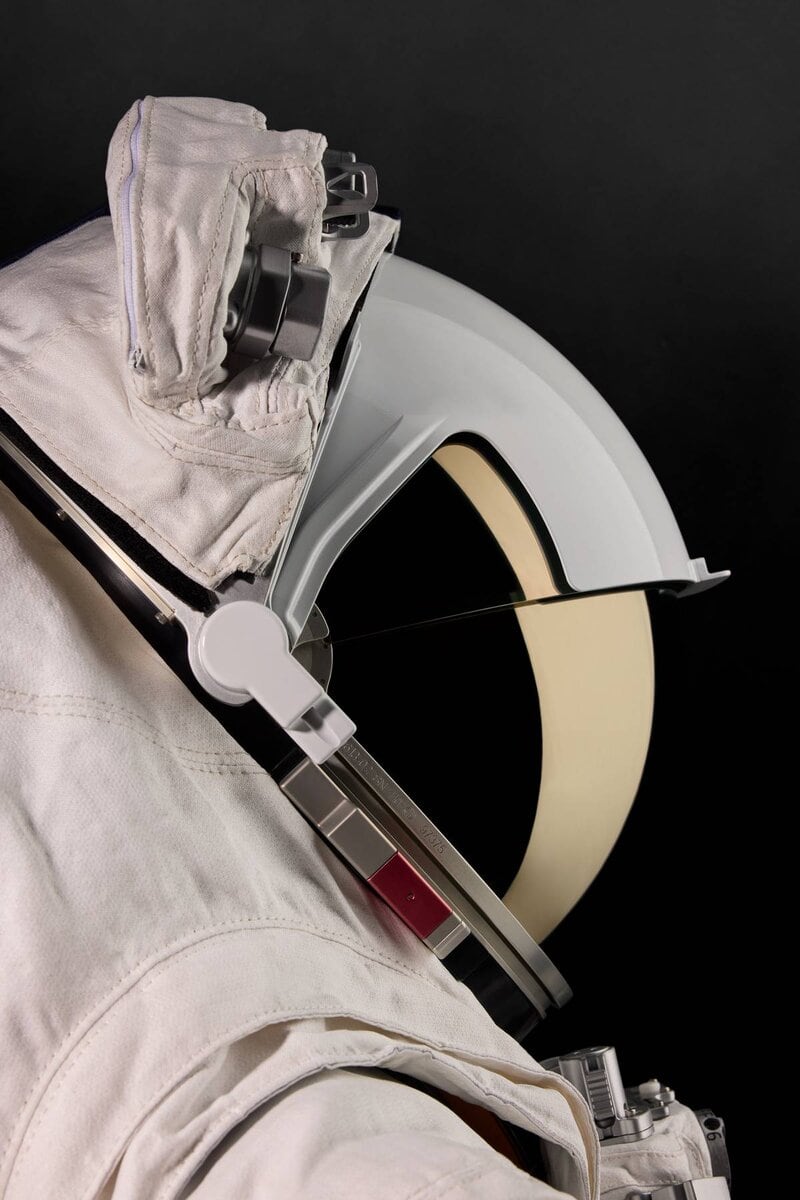 Il progetto integra protezioni contro luce solare intensa, raggi UV e polveri lunari