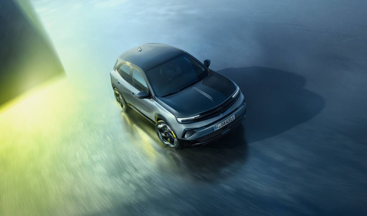 Potenza massima: 207 kW (280 CV), coppia 345 Nm, velocità massima 200 km/h, da 0 a 100 km/h in 5,9 secondi