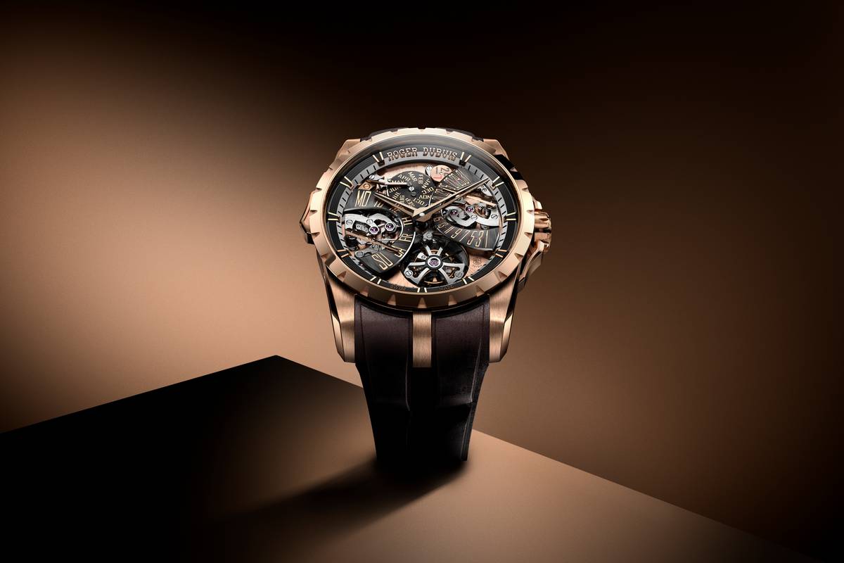 Posizionato tra le ore 5 e le ore 6, come tutti i tourbillon di Roger Dubuis ha una struttura volante ed è realizzato secondo i canoni stilistici della Maison