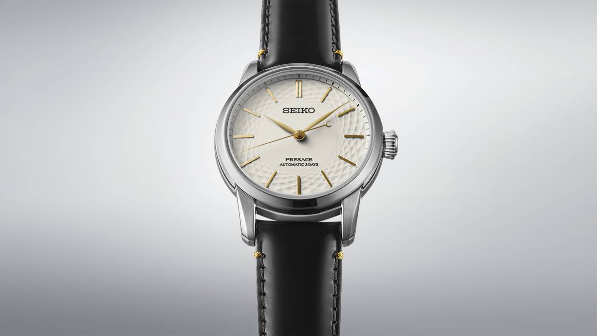 Nella nuova creazione, un motivo a rombi in rilievo decora l’area intorno agli indici