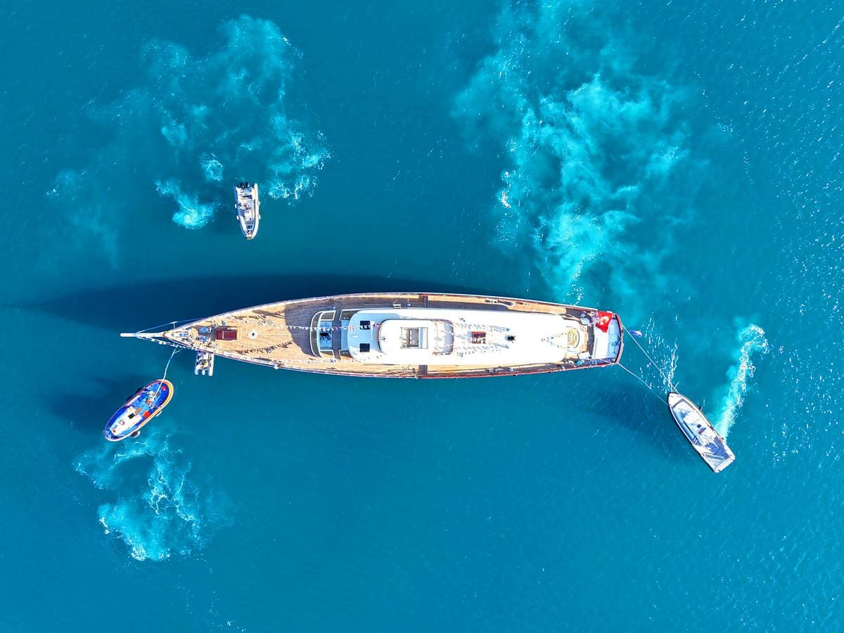 Simena può percorrere fino a 4.000 miglia nautiche a una velocità di crociera di 11 nodi