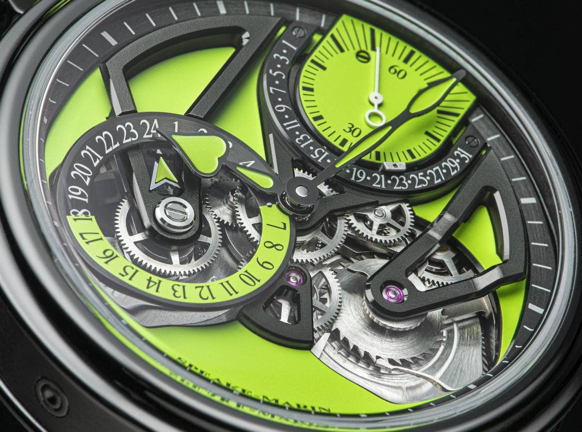 Proposto nella cassa Piccadilly, caratterizzata da uno stile classico-contemporaneo e realizzata in titanio con rivestimento DLC nero