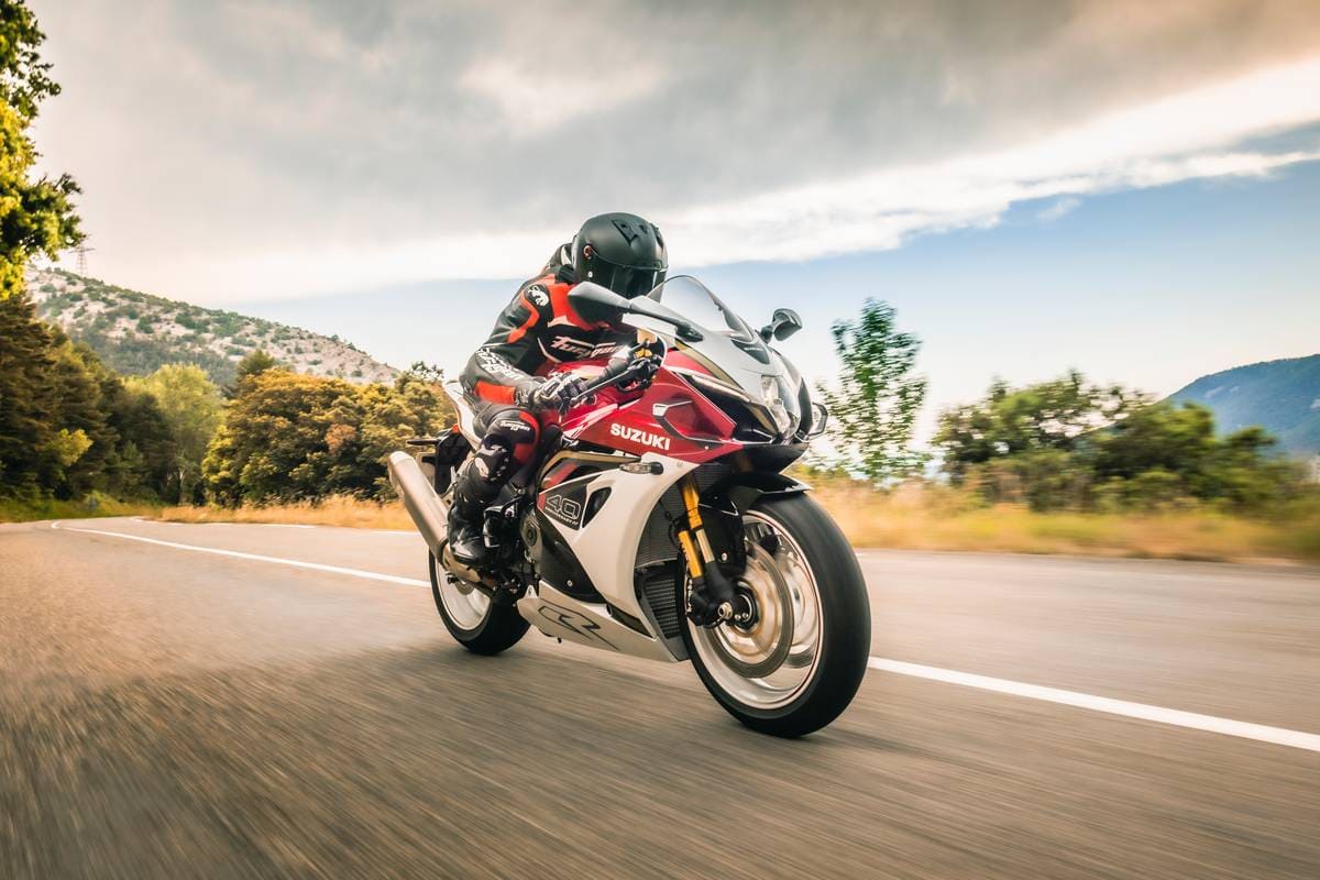 Motore ottimizzato per prestazioni da supersportiva e conformità Euro 5+ e elettronica avanzata con nuovi sistemi di assistenza alla guida