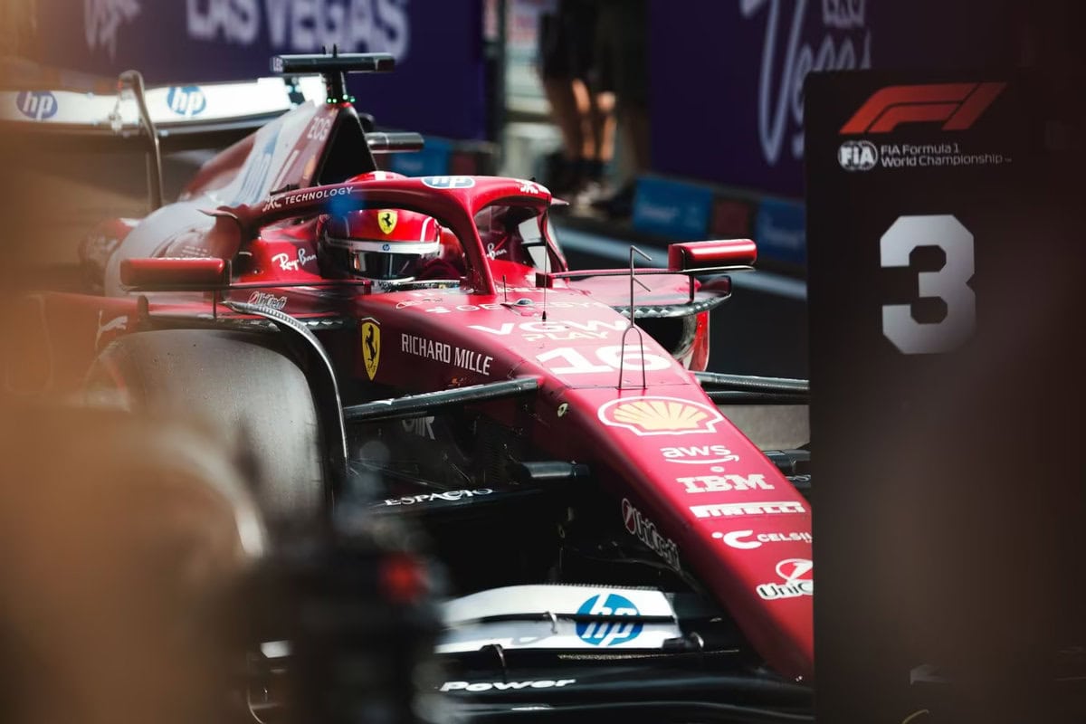 Charles Leclerc al volante della Ferrari F1 2025