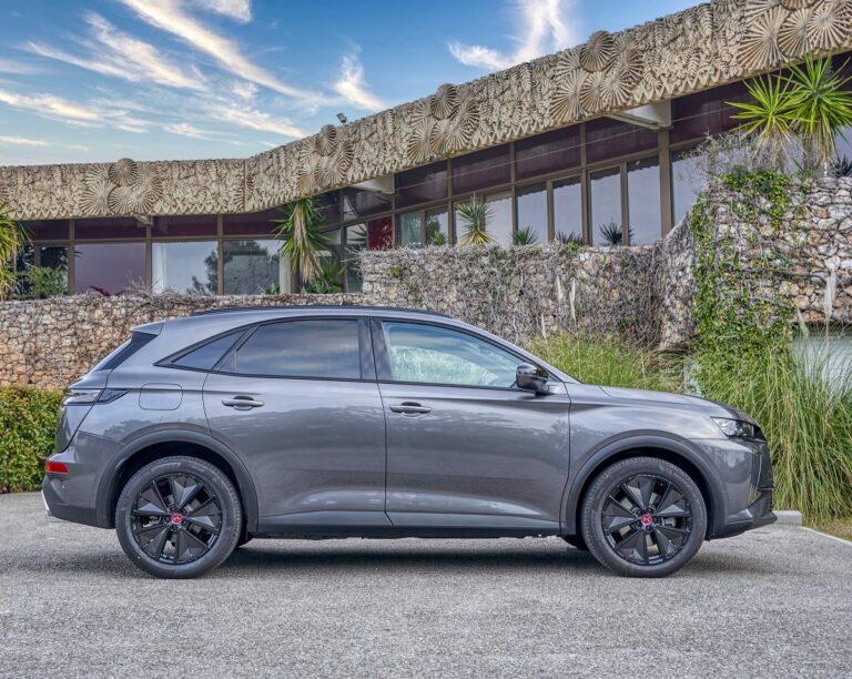 Listino DS 7 2025: prezzi, versioni e le novità più interessanti