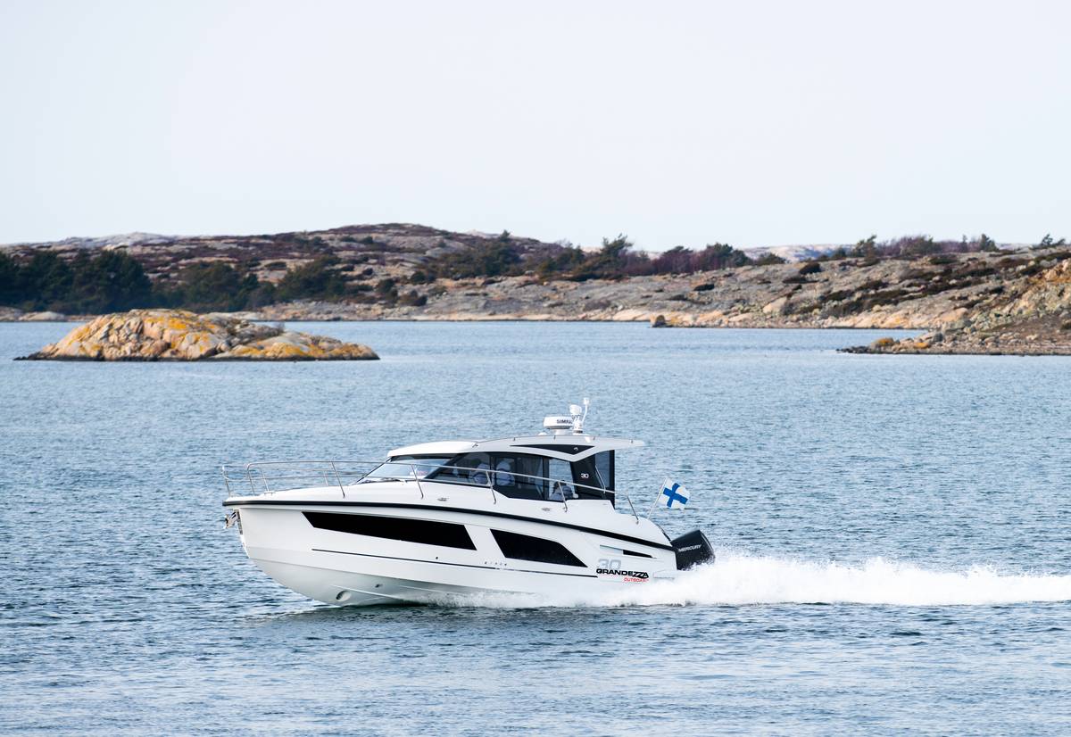 Grandezza 30 Outboard