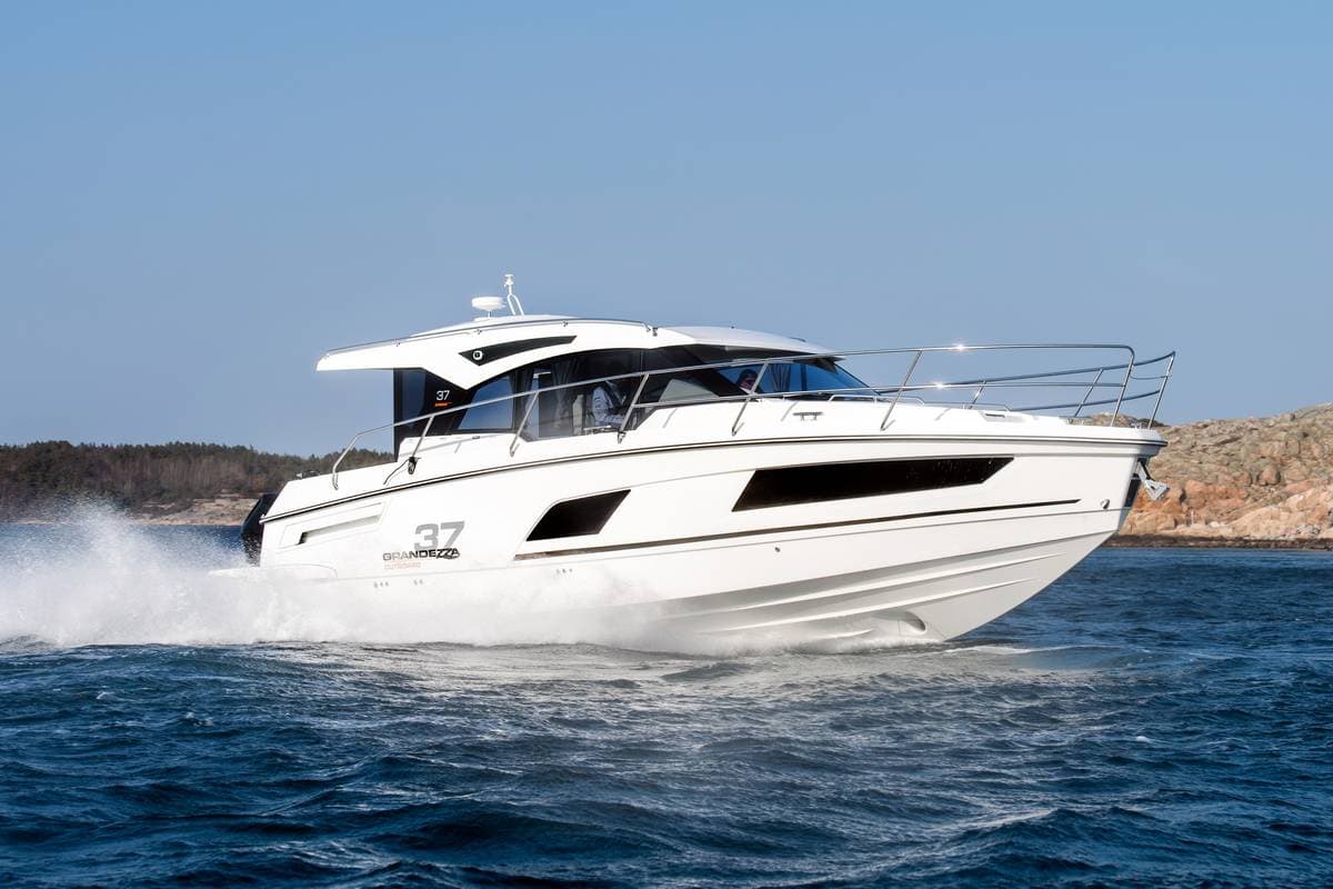 Grandezza 37 Outboard
