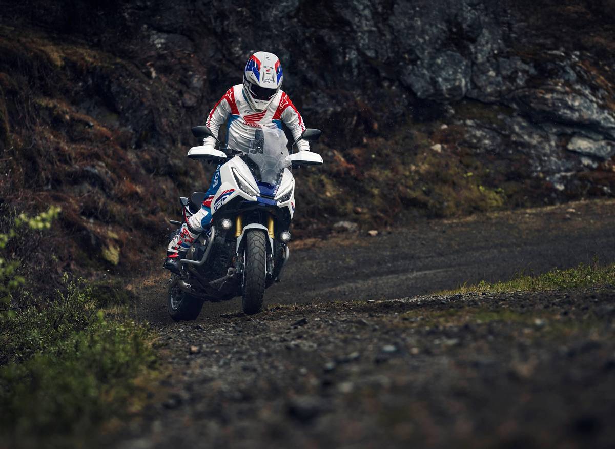 Honda svela il nuovo X-ADV
