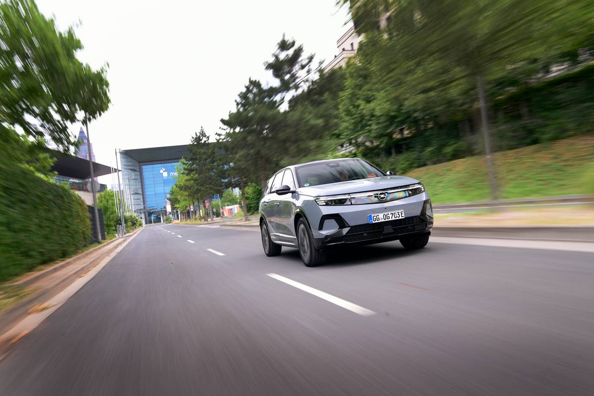 Motore e autonomia Opel Grandland Electric AWD
