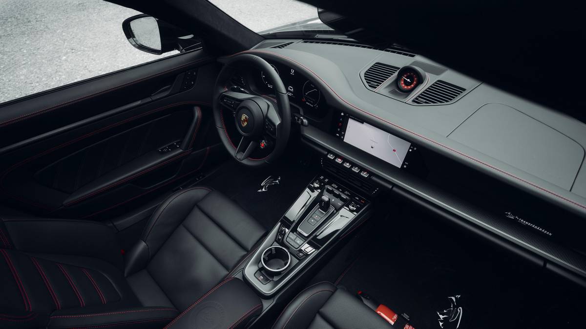 Interni su misura per la Porsche 911 Carrera 4 GTS Tribute to Transfăgărășan