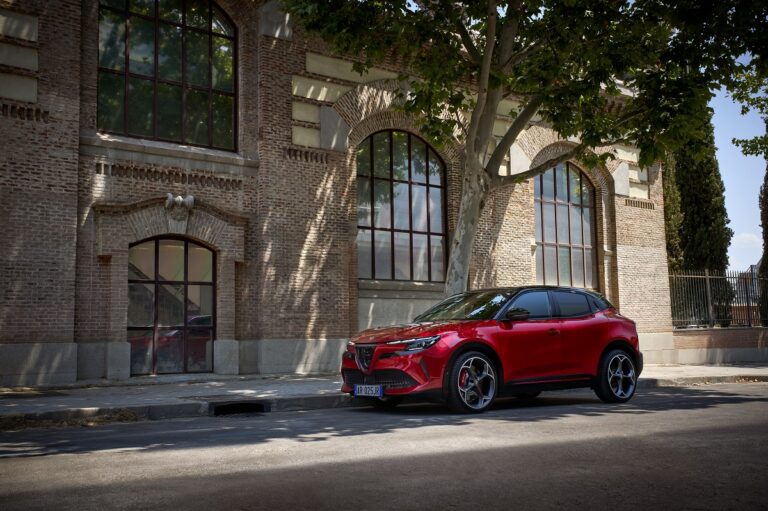 Alfa Romeo Junior ibrida in offerta a 145 euro al mese: conviene davvero?