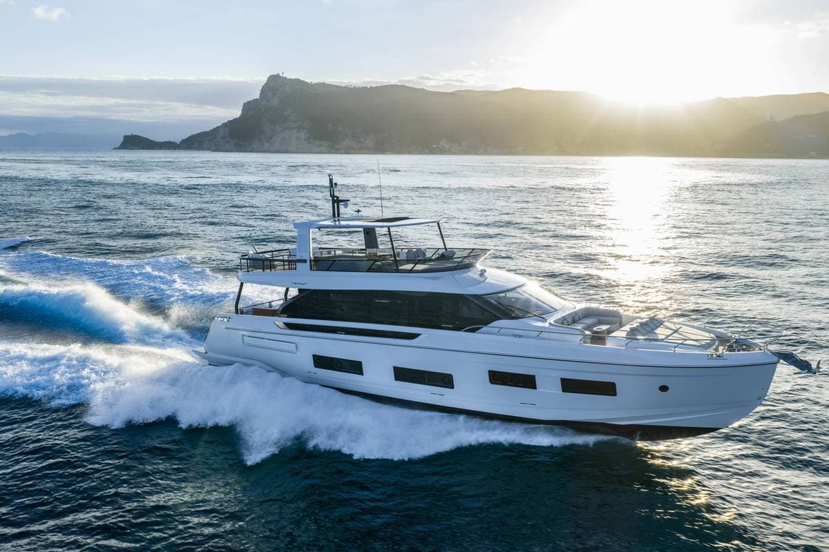 Azimut Cannes 2025  Fly 82