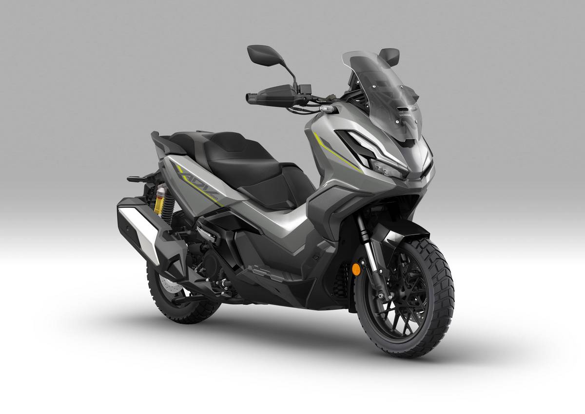 Moto scooter Honda disponibile con motore potente e alte prestazioni, ideale per city travel e avventure su strada, perfetta per appassionati di motori e mobilità sostenibile.