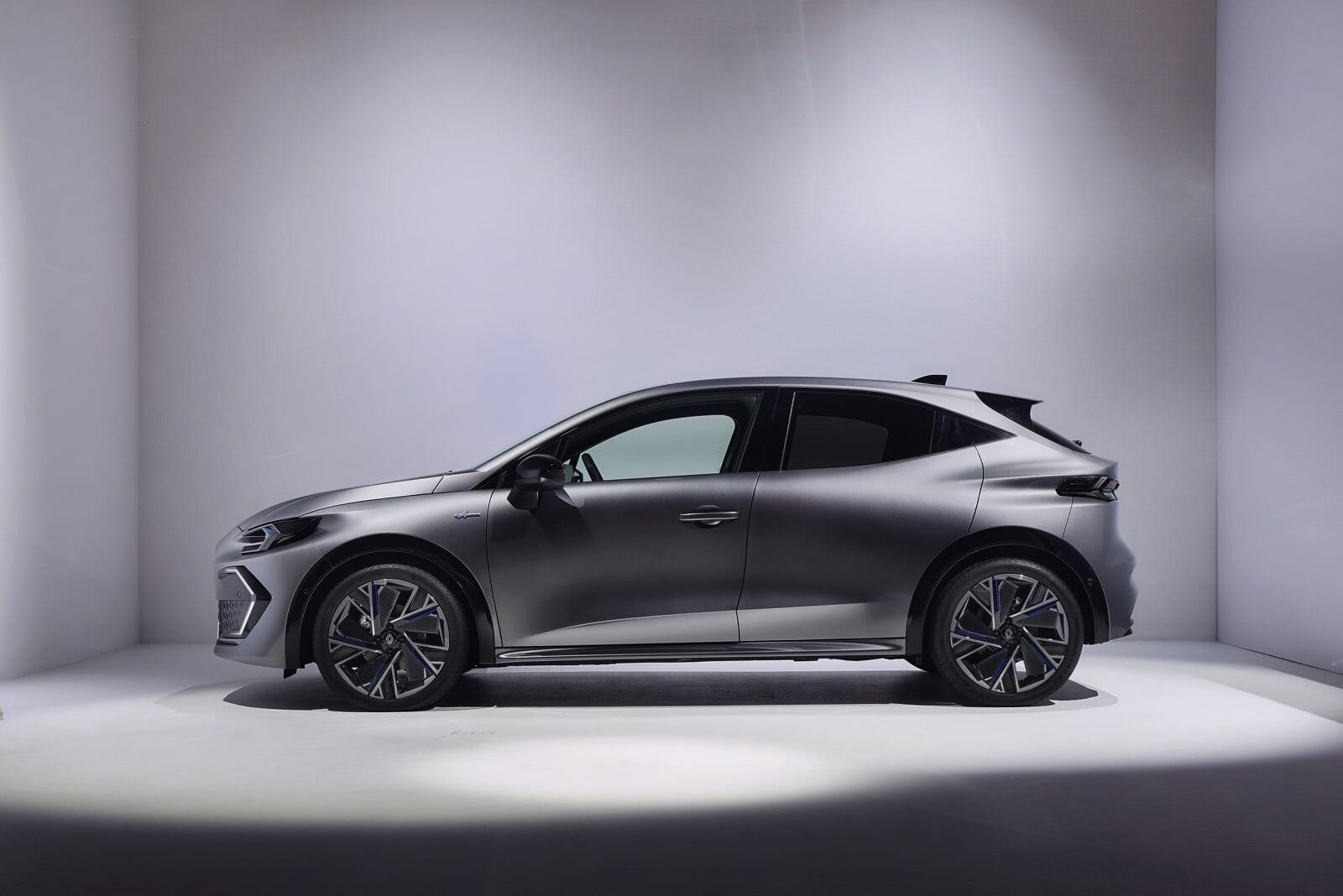 Renault Clio E-Tech vista laterale