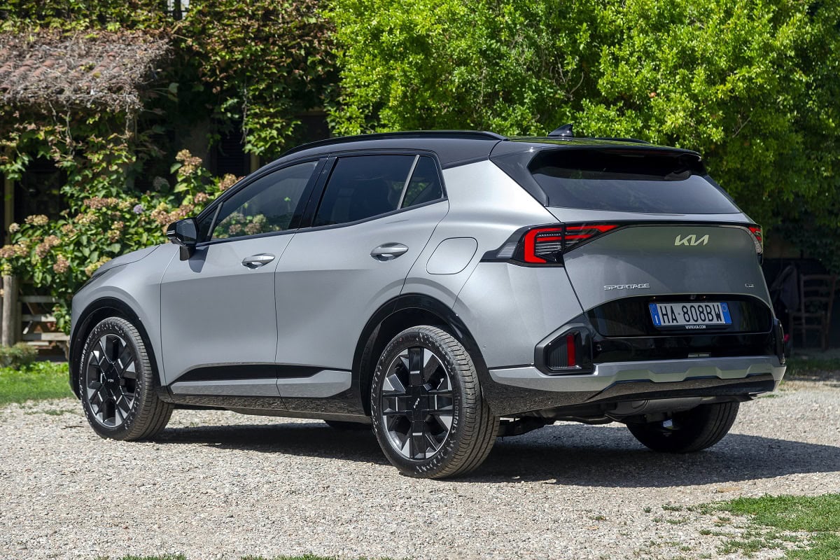 Retro Kia Sportage 2025 con ampio bagagliaio