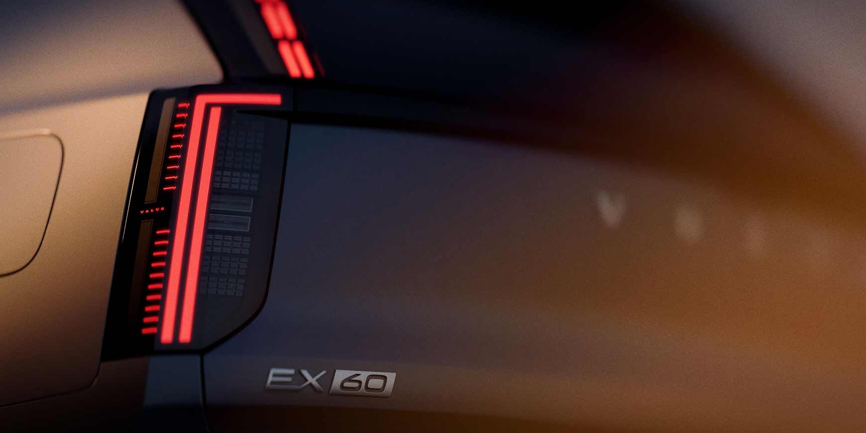 Dettaglio dei gruppi ottici posteriori della Volvo EX60