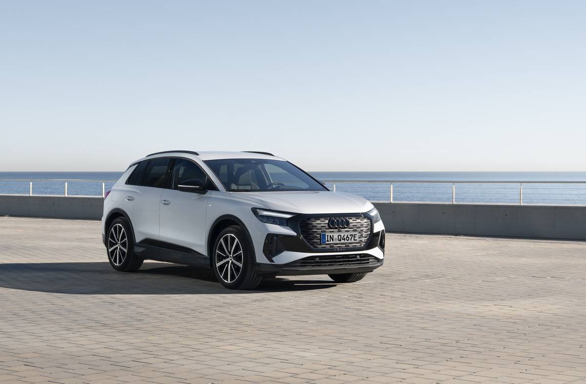 Auto Audi Q4 e-tron suv elettrico compatto e sostenibile
