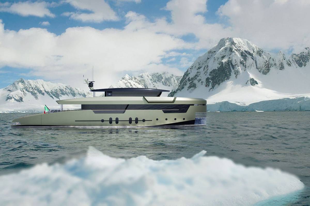 GX38 Voyager in acque antartiche con motoryacht moderna e elegante.