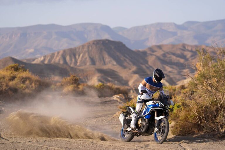 MV Agusta Enduro Veloce 2026: più dotazione e due nuove livree