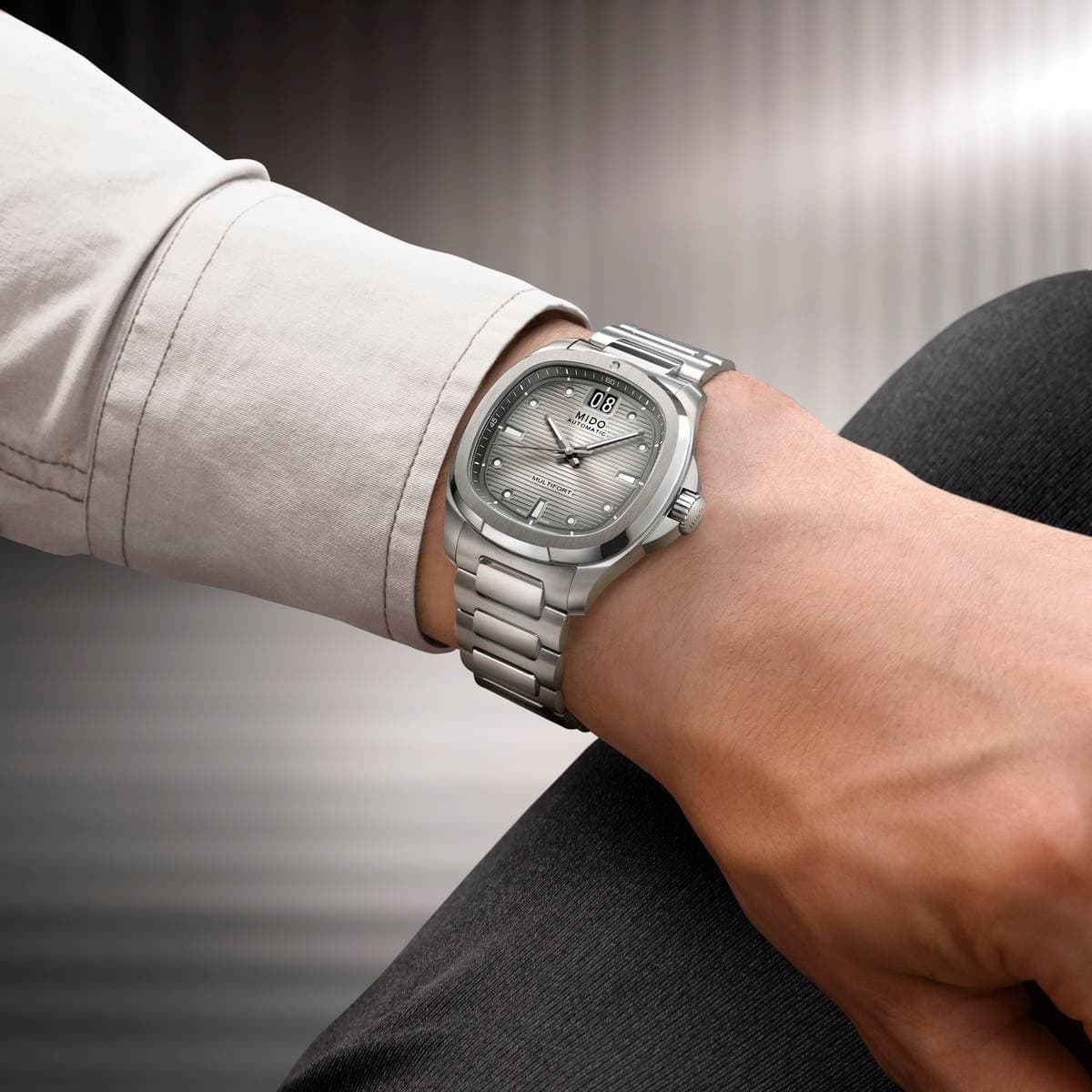 Mido Multifort TV Big Date Titanium indossato