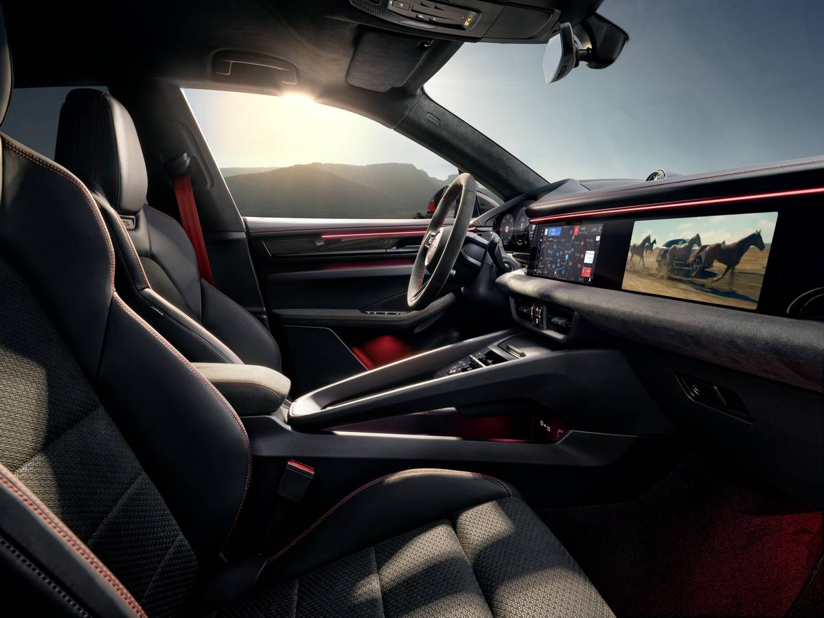 Porsche Macan GTS Electric 2026 interni