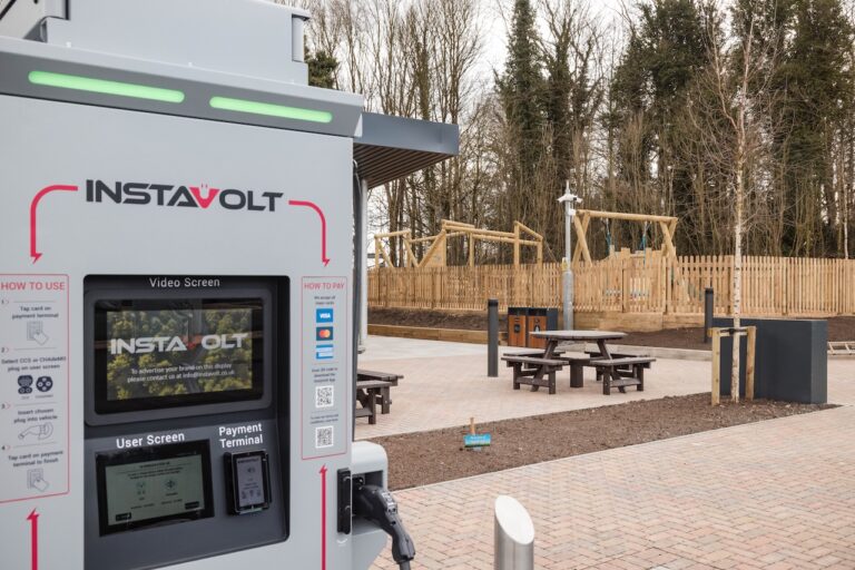 Quanto costa ricaricare un’auto elettrica: guida pratica con prezzi AC, DC e HPC