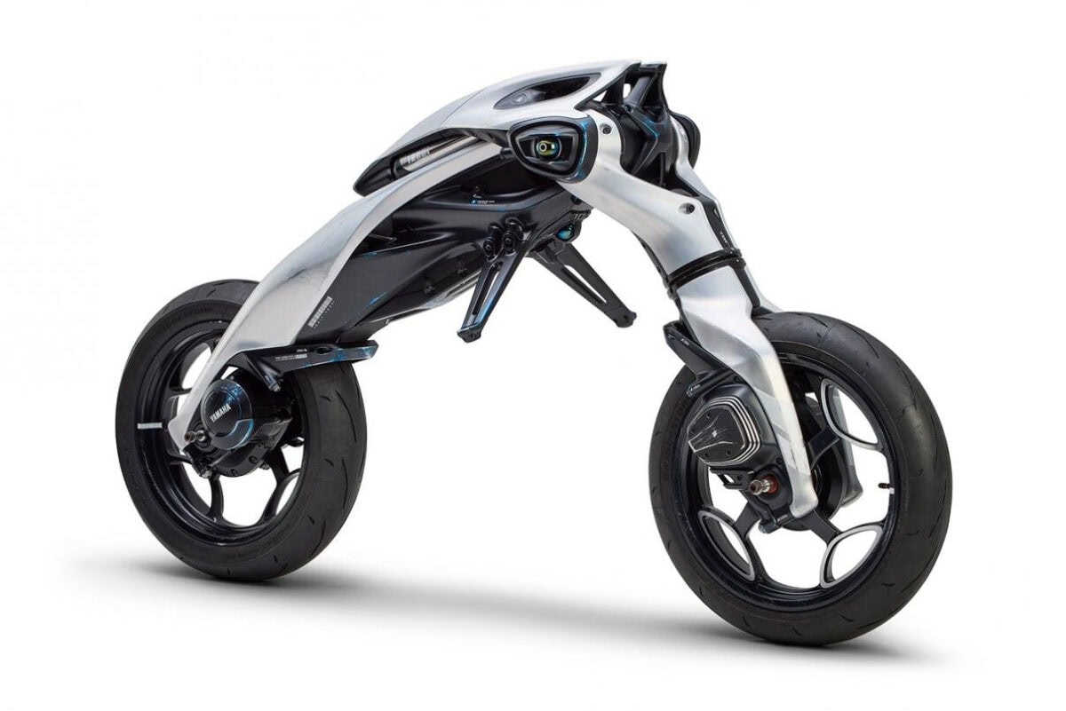 Futuristica motocicletta elettrica con design innovativo e tecnologie avanzate per mobilità sostenibile.