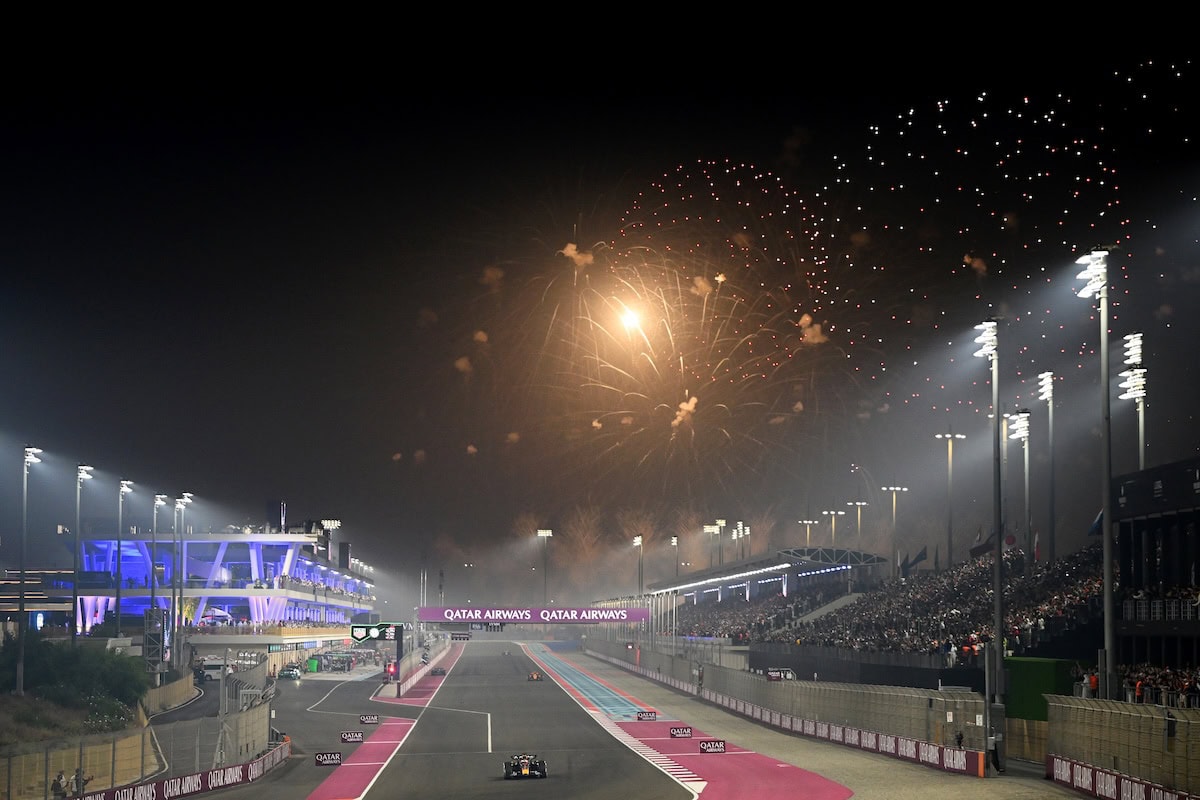 Festa di fuochi d'artificio al GP di Formula 1 Qatar Airways.