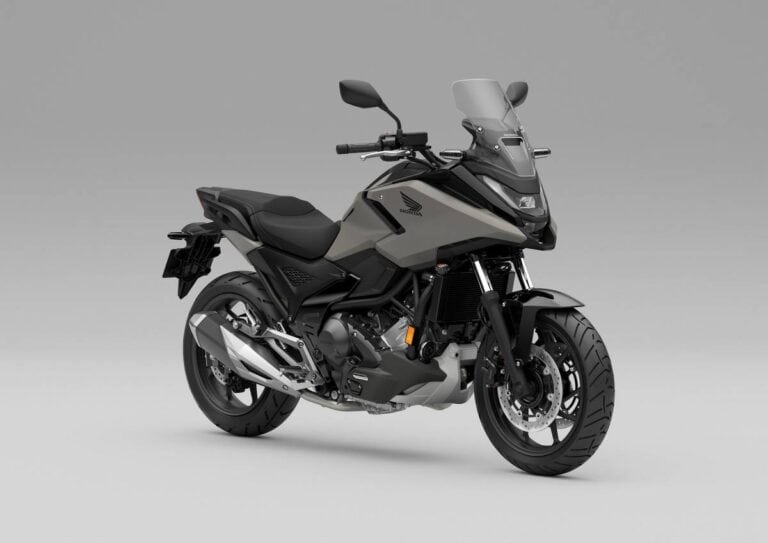 Honda NC750X 2026: lo stile crossover incontra efficienza e versatilità