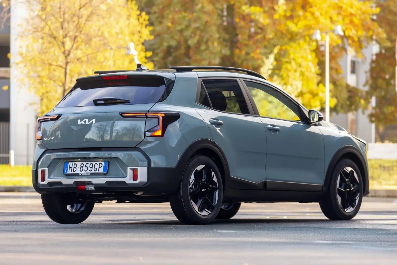 Auto Kia Stonic, SUV compatto, motore elettrico, design innovativo, tecnologia avanzata, comfort, sicura, eco-friendly, auto nuova 2023.