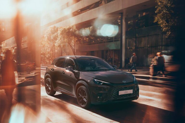 Lexus LBX Vibrant Edition: l’essenza del dinamismo urbano
