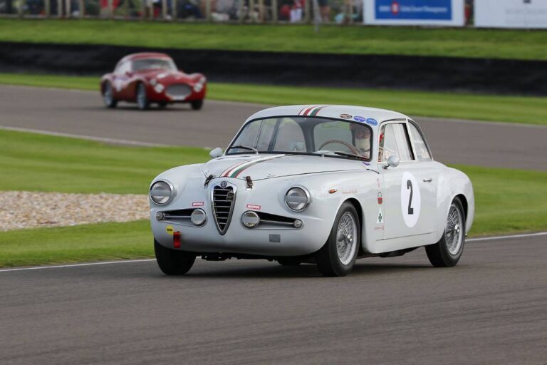 Milano AutoClassica 2025: esemplari rari e iconici in mostra