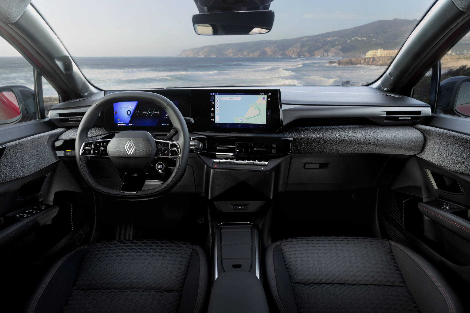 Nuova Renault Clio 2026 con cruscotto digitale e sistema navigazione touchscreen.