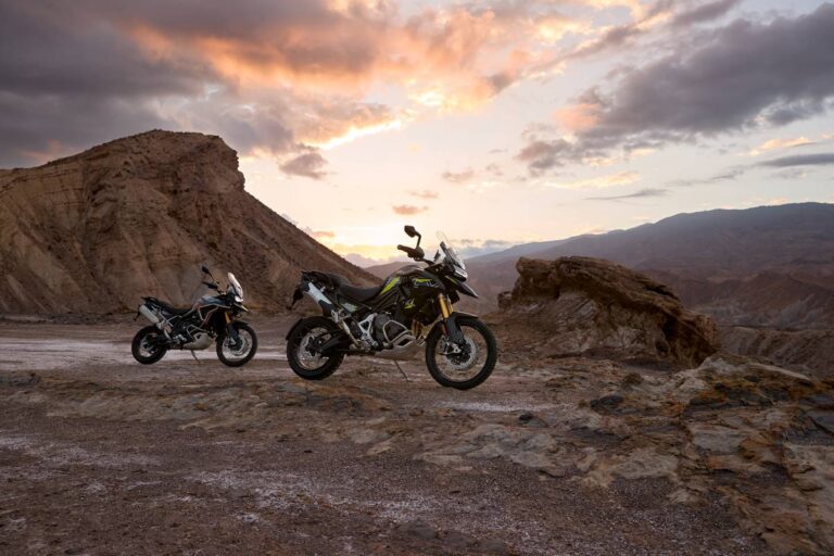 Triumph Tiger Alpine e Desert Edition 2026: due nuove moto speciali per l’avventura