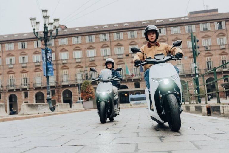 Zero LS1, libertà elettrica urbana: batteria modulare, 100 km/h e ricarica rapida