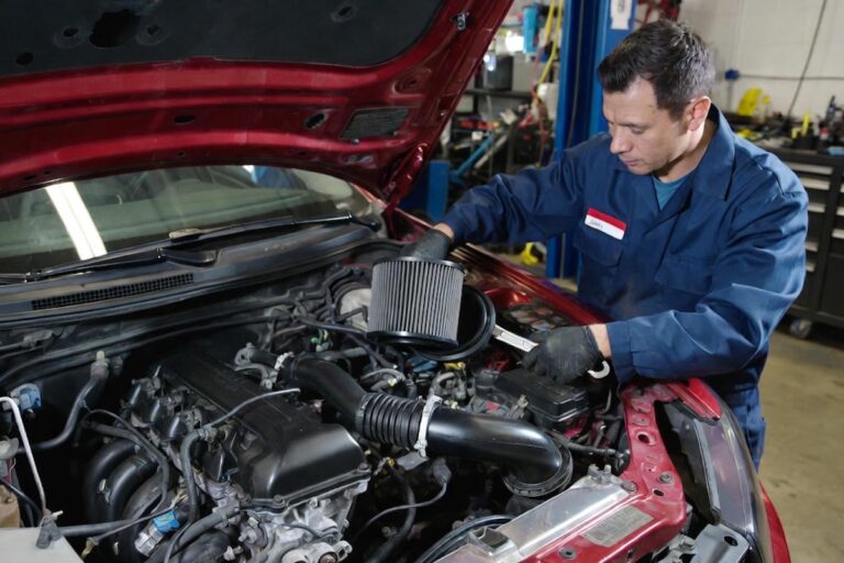 La maggior parte degli automobilisti li confonde: ecco cosa distingue davvero il filtro aria dal filtro abitacolo e perché è importante saperlo