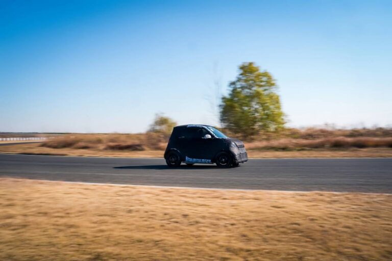 smart #2 prende forma: test su strada per la nuova city car elettrica