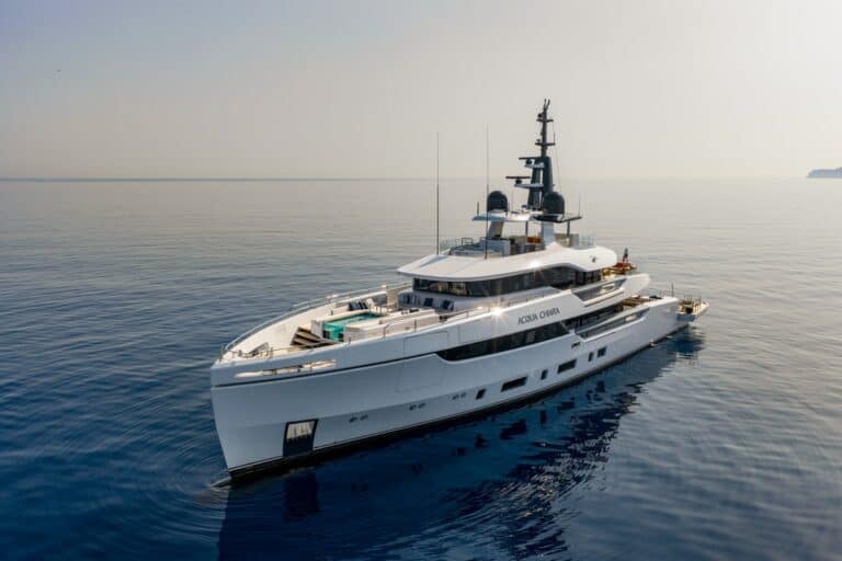 Acqua Chiara: lusso raffinato e design equilibrato sul nuovo 47m di Columbus Yachts
