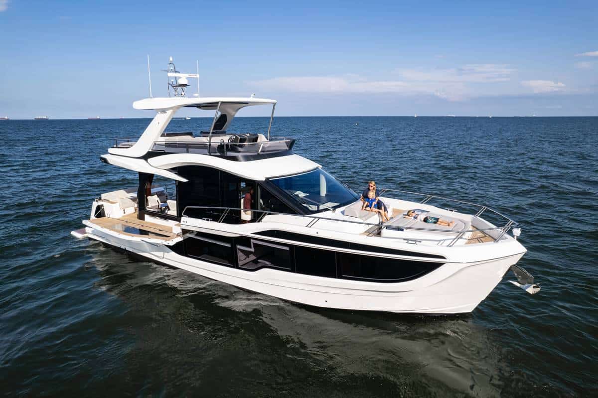 Galeon 560 Fly Boot Düsseldorf 2026 design