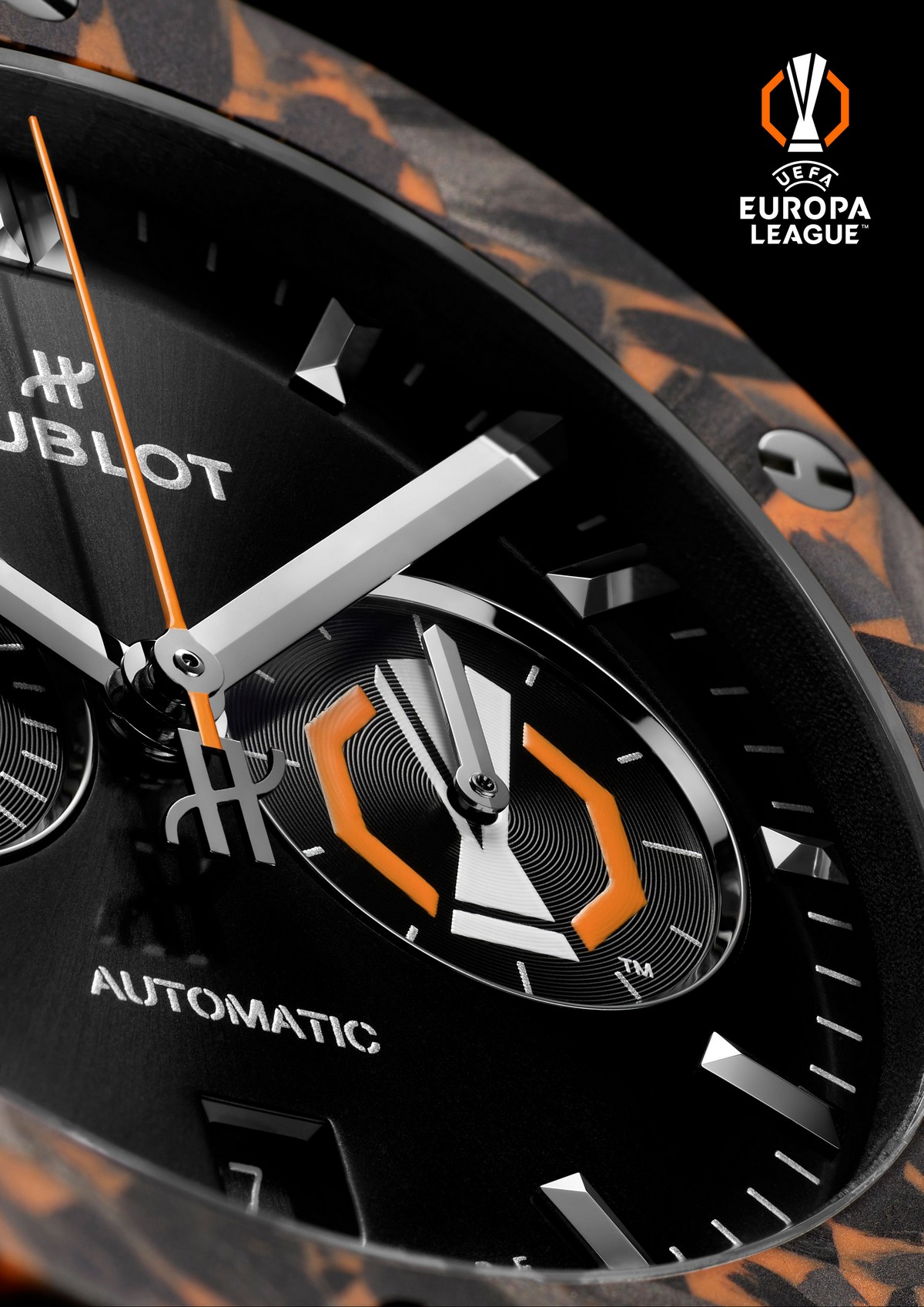 Lunetta e quadrante del nuovo Hublot Classic Fusion Uefa Europa League Titanium Carbon