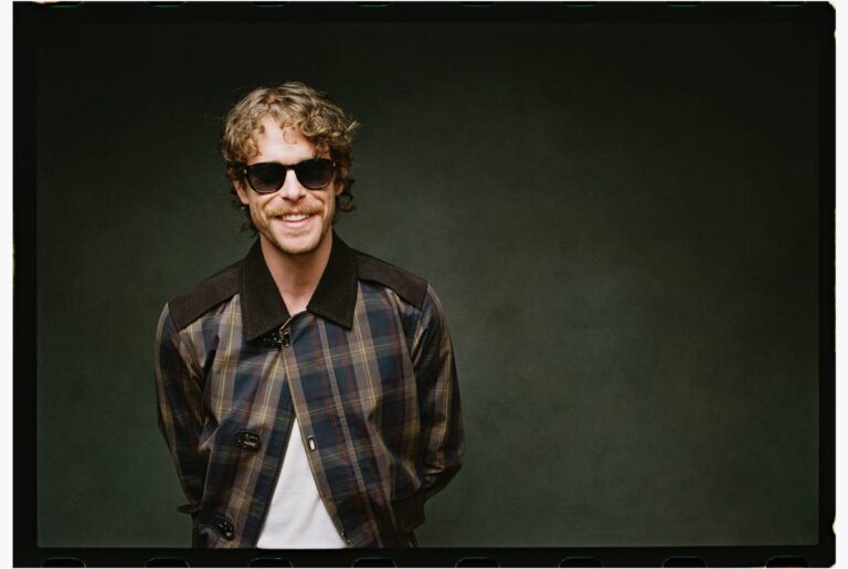 L.G.R x Rowing Blazers: una capsule di occhiali da sole tra gusto preppy e anima rétro