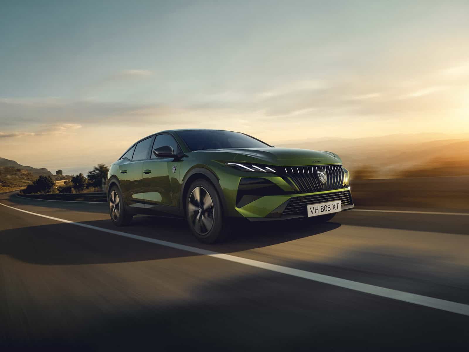 Peugeot 408 2026 green e innovativa, perfetta per la guida sostenibile e tecnologica.