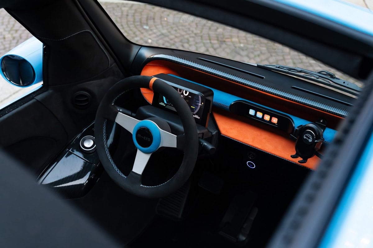 Gli interni della nuova Microlino one-off tributo Porsche 917K